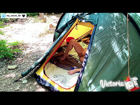 ❤️ Difilmkan di kamera Pria brengsek yang bersemangat dari Orang Asing di dalam tenda ️❌ Video sialan pada kami