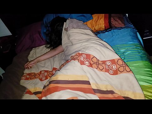 ❤️ Anak tiri memarahi ibu tirinya yang masih muda saat dia tidur. ️❌ Video sialan pada kami